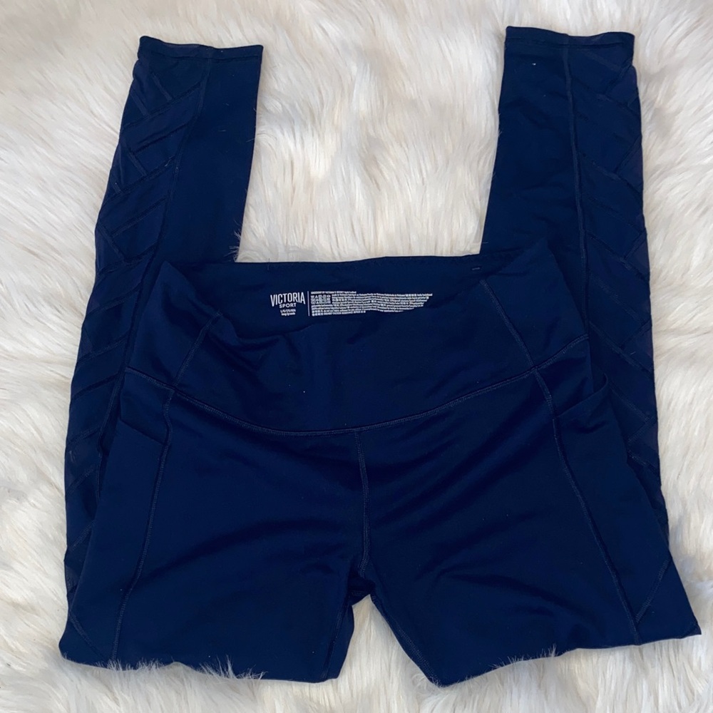 Victoria Sport Navy Leggings with side pockets & mesh accents. Like new.